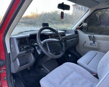 Красный Фольксваген Transporter, объемом двигателя 1.9 л и пробегом 320 тыс. км за 4650 $, фото 10 на Automoto.ua