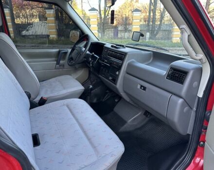 Красный Фольксваген Transporter, объемом двигателя 1.9 л и пробегом 320 тыс. км за 4650 $, фото 11 на Automoto.ua