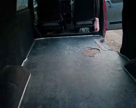 Красный Фольксваген Transporter, объемом двигателя 2.5 л и пробегом 613 тыс. км за 4300 $, фото 7 на Automoto.ua