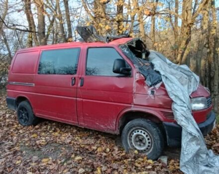 Красный Фольксваген Transporter, объемом двигателя 1.9 л и пробегом 200 тыс. км за 2700 $, фото 2 на Automoto.ua