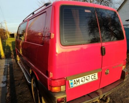 Красный Фольксваген Transporter, объемом двигателя 2.5 л и пробегом 375 тыс. км за 8300 $, фото 2 на Automoto.ua