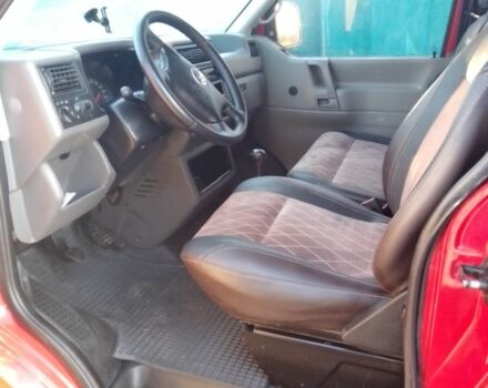 Красный Фольксваген Transporter, объемом двигателя 2.5 л и пробегом 375 тыс. км за 8300 $, фото 3 на Automoto.ua