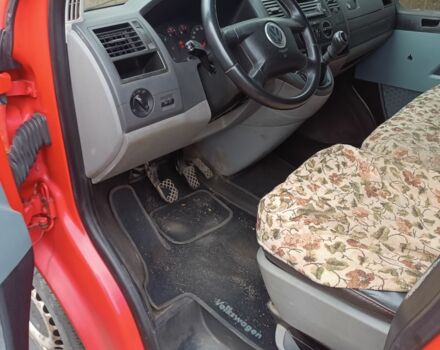 Красный Фольксваген Transporter, объемом двигателя 1.9 л и пробегом 400 тыс. км за 8500 $, фото 4 на Automoto.ua