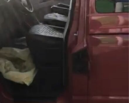 Червоний Фольксваген Transporter, об'ємом двигуна 2.5 л та пробігом 190 тис. км за 10200 $, фото 7 на Automoto.ua