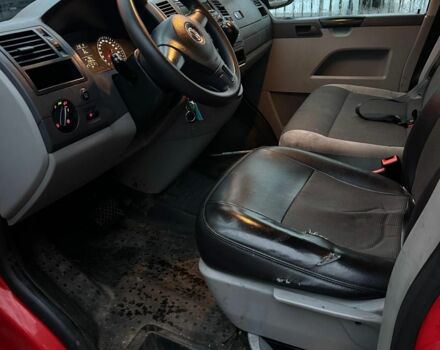 Красный Фольксваген Transporter, объемом двигателя 2 л и пробегом 240 тыс. км за 13408 $, фото 5 на Automoto.ua