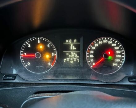 Красный Фольксваген Transporter, объемом двигателя 2 л и пробегом 240 тыс. км за 13408 $, фото 4 на Automoto.ua