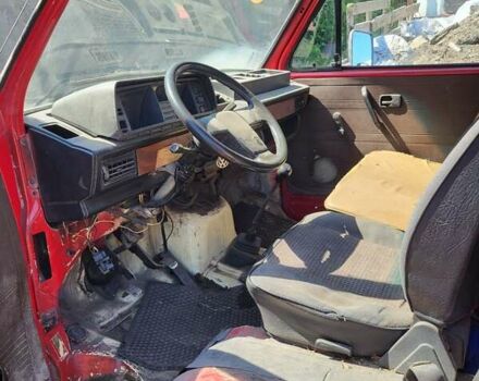 Красный Фольксваген Transporter, объемом двигателя 1.59 л и пробегом 200 тыс. км за 1200 $, фото 2 на Automoto.ua