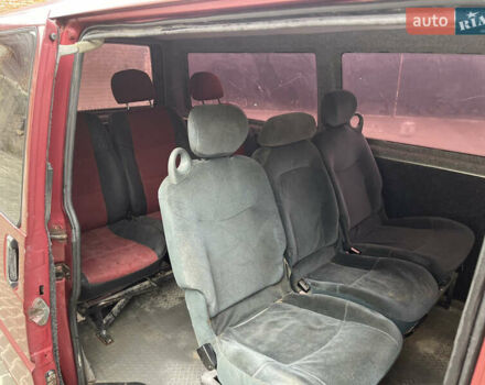 Красный Фольксваген Transporter, объемом двигателя 1.97 л и пробегом 300 тыс. км за 2999 $, фото 20 на Automoto.ua