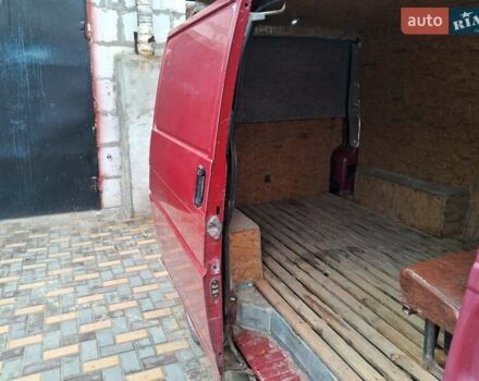 Красный Фольксваген Transporter, объемом двигателя 1.9 л и пробегом 414 тыс. км за 4500 $, фото 10 на Automoto.ua