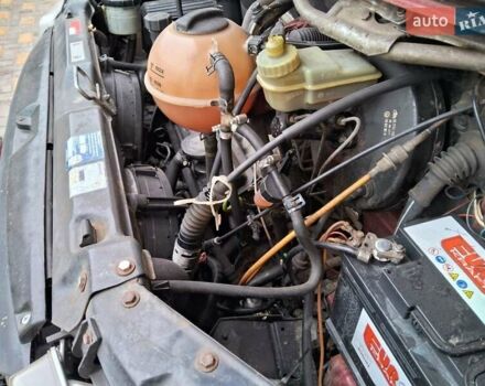 Красный Фольксваген Transporter, объемом двигателя 1.9 л и пробегом 414 тыс. км за 4500 $, фото 5 на Automoto.ua