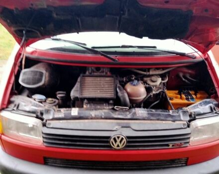 Красный Фольксваген Transporter, объемом двигателя 2.5 л и пробегом 470 тыс. км за 3200 $, фото 6 на Automoto.ua