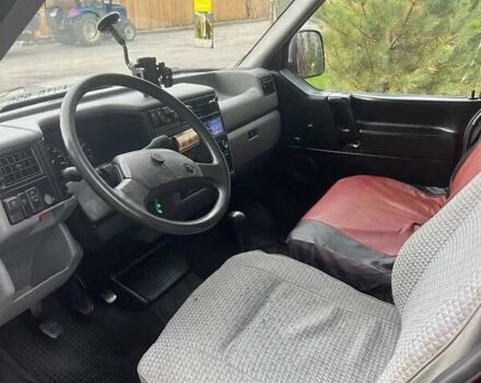 Красный Фольксваген Transporter, объемом двигателя 1.9 л и пробегом 350 тыс. км за 4650 $, фото 5 на Automoto.ua