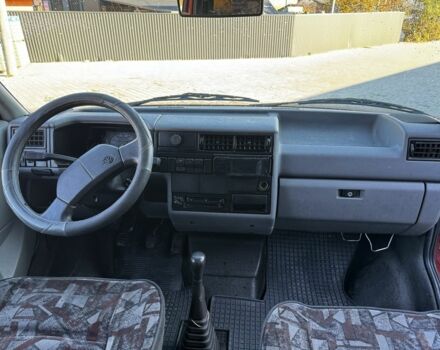 Красный Фольксваген Transporter, объемом двигателя 1.9 л и пробегом 324 тыс. км за 4500 $, фото 7 на Automoto.ua