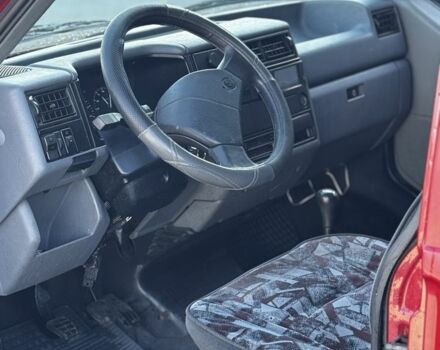 Красный Фольксваген Transporter, объемом двигателя 1.9 л и пробегом 324 тыс. км за 4500 $, фото 9 на Automoto.ua