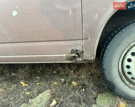 Красный Фольксваген Transporter, объемом двигателя 2.5 л и пробегом 412 тыс. км за 2375 $, фото 5 на Automoto.ua