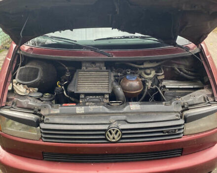 Красный Фольксваген Transporter, объемом двигателя 2.5 л и пробегом 370 тыс. км за 4800 $, фото 3 на Automoto.ua