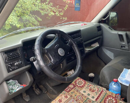 Красный Фольксваген Transporter, объемом двигателя 2.5 л и пробегом 370 тыс. км за 4800 $, фото 5 на Automoto.ua