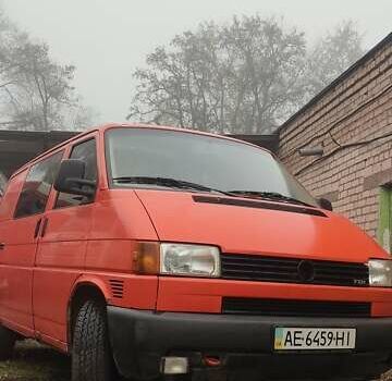 Красный Фольксваген Transporter, объемом двигателя 2.5 л и пробегом 580 тыс. км за 5200 $, фото 7 на Automoto.ua