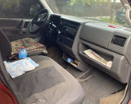 Красный Фольксваген Transporter, объемом двигателя 2.5 л и пробегом 370 тыс. км за 4800 $, фото 9 на Automoto.ua