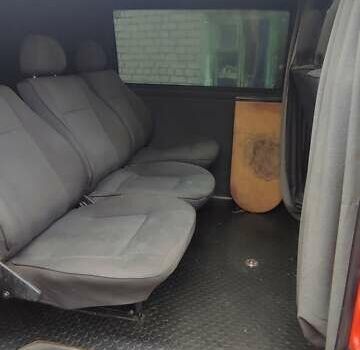 Красный Фольксваген Transporter, объемом двигателя 2.5 л и пробегом 580 тыс. км за 5200 $, фото 2 на Automoto.ua