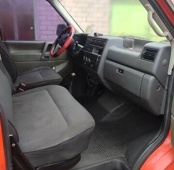 Красный Фольксваген Transporter, объемом двигателя 2.5 л и пробегом 580 тыс. км за 5200 $, фото 3 на Automoto.ua