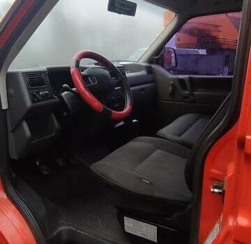 Красный Фольксваген Transporter, объемом двигателя 2.5 л и пробегом 580 тыс. км за 5200 $, фото 5 на Automoto.ua