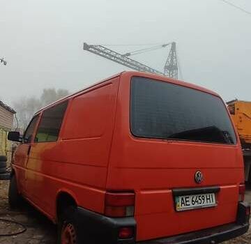Красный Фольксваген Transporter, объемом двигателя 2.5 л и пробегом 580 тыс. км за 5200 $, фото 6 на Automoto.ua