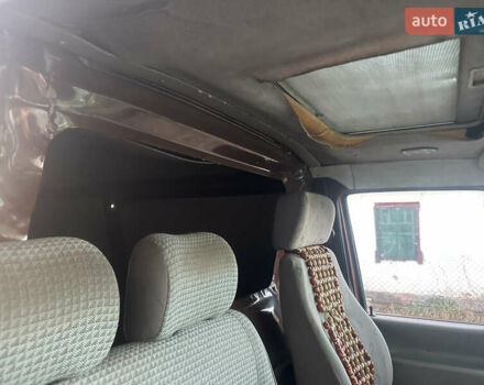 Красный Фольксваген Transporter, объемом двигателя 2.5 л и пробегом 412 тыс. км за 2375 $, фото 2 на Automoto.ua