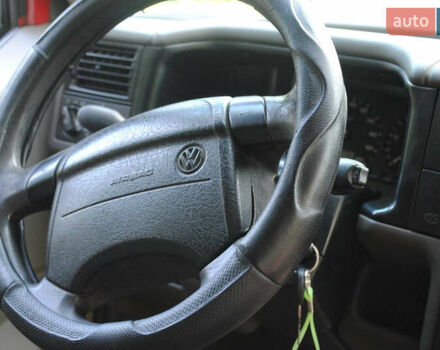 Красный Фольксваген Transporter, объемом двигателя 0 л и пробегом 608 тыс. км за 4300 $, фото 5 на Automoto.ua