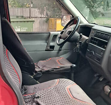 Красный Фольксваген Transporter, объемом двигателя 2.5 л и пробегом 460 тыс. км за 4400 $, фото 6 на Automoto.ua