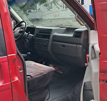 Красный Фольксваген Transporter, объемом двигателя 2.5 л и пробегом 460 тыс. км за 4400 $, фото 7 на Automoto.ua