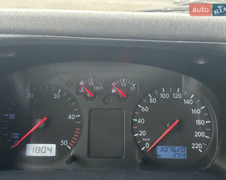 Красный Фольксваген Transporter, объемом двигателя 2.4 л и пробегом 400 тыс. км за 5500 $, фото 12 на Automoto.ua