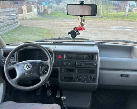 Красный Фольксваген Transporter, объемом двигателя 2.4 л и пробегом 400 тыс. км за 4600 $, фото 11 на Automoto.ua