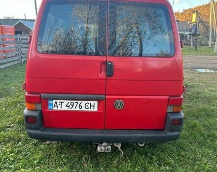 Красный Фольксваген Transporter, объемом двигателя 2.4 л и пробегом 400 тыс. км за 4600 $, фото 2 на Automoto.ua