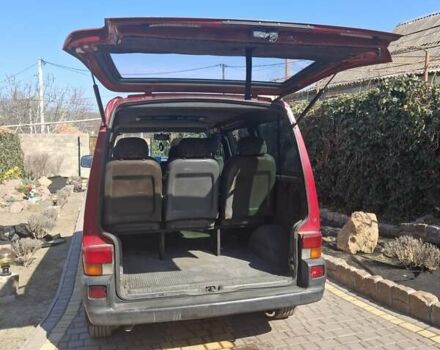 Красный Фольксваген Transporter, объемом двигателя 2.37 л и пробегом 368 тыс. км за 6000 $, фото 5 на Automoto.ua