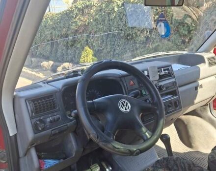 Красный Фольксваген Transporter, объемом двигателя 2.37 л и пробегом 368 тыс. км за 6000 $, фото 9 на Automoto.ua