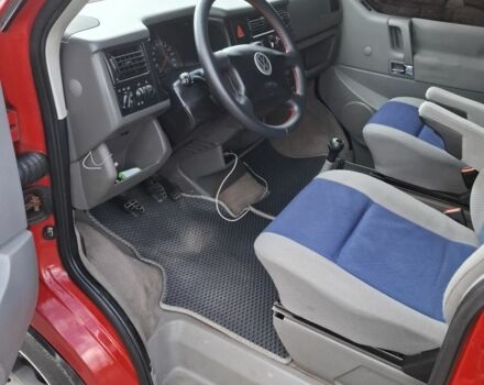 Красный Фольксваген Transporter, объемом двигателя 0 л и пробегом 295 тыс. км за 11200 $, фото 2 на Automoto.ua