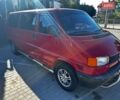 Красный Фольксваген Transporter, объемом двигателя 2.5 л и пробегом 200 тыс. км за 6900 $, фото 2 на Automoto.ua