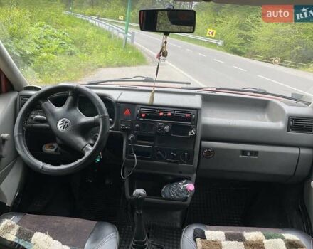 Красный Фольксваген Transporter, объемом двигателя 2.46 л и пробегом 264 тыс. км за 6800 $, фото 2 на Automoto.ua