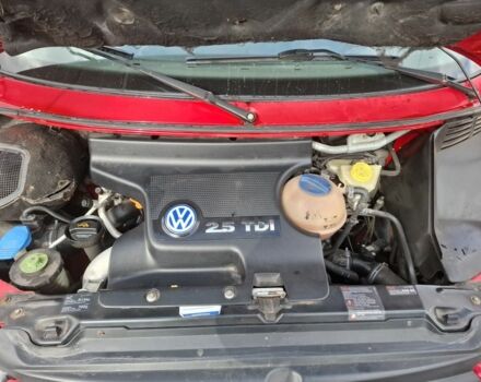 Красный Фольксваген Transporter, объемом двигателя 0 л и пробегом 295 тыс. км за 11200 $, фото 1 на Automoto.ua