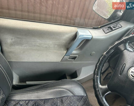 Червоний Фольксваген Transporter, об'ємом двигуна 2.5 л та пробігом 350 тис. км за 5500 $, фото 7 на Automoto.ua