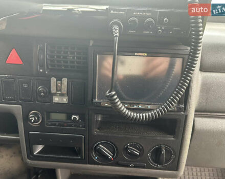 Червоний Фольксваген Transporter, об'ємом двигуна 2.5 л та пробігом 350 тис. км за 5500 $, фото 6 на Automoto.ua