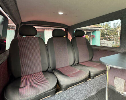 Красный Фольксваген Transporter, объемом двигателя 2.5 л и пробегом 376 тыс. км за 6800 $, фото 14 на Automoto.ua