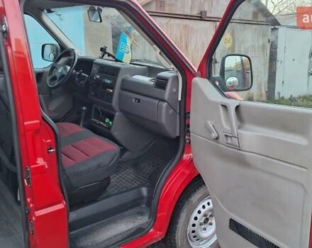 Красный Фольксваген Transporter, объемом двигателя 2.5 л и пробегом 247 тыс. км за 6500 $, фото 6 на Automoto.ua