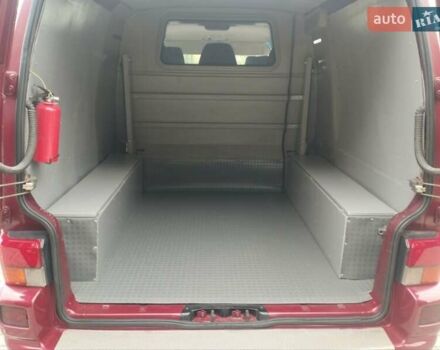 Красный Фольксваген Transporter, объемом двигателя 2.5 л и пробегом 420 тыс. км за 8000 $, фото 3 на Automoto.ua