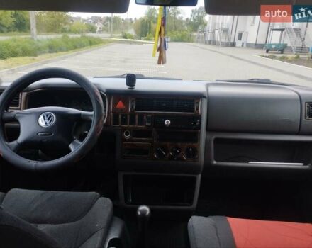 Красный Фольксваген Transporter, объемом двигателя 2.5 л и пробегом 420 тыс. км за 8000 $, фото 10 на Automoto.ua