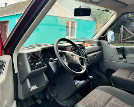 Красный Фольксваген Transporter, объемом двигателя 2.5 л и пробегом 376 тыс. км за 6800 $, фото 3 на Automoto.ua