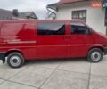 Красный Фольксваген Transporter, объемом двигателя 2.5 л и пробегом 318 тыс. км за 10300 $, фото 2 на Automoto.ua