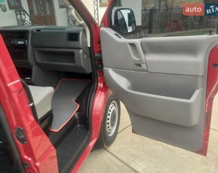 Красный Фольксваген Transporter, объемом двигателя 2.5 л и пробегом 318 тыс. км за 10300 $, фото 15 на Automoto.ua