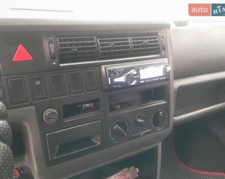 Красный Фольксваген Transporter, объемом двигателя 2.5 л и пробегом 318 тыс. км за 10300 $, фото 22 на Automoto.ua